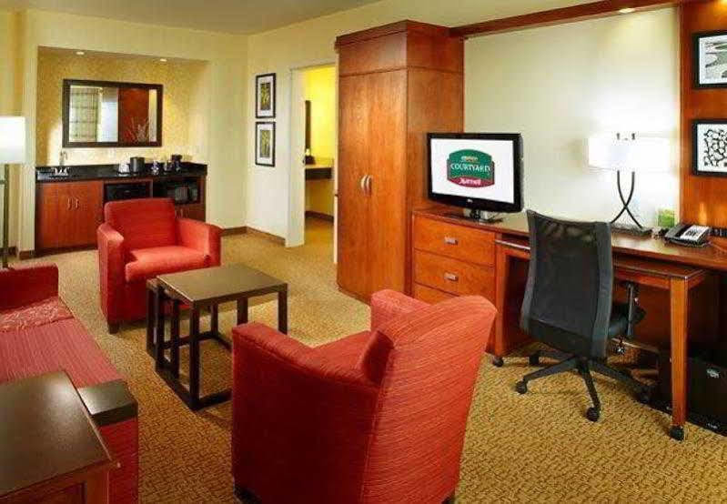 Courtyard By Marriott Pittsburgh Washington Meadow Lands Hotel Buitenkant foto